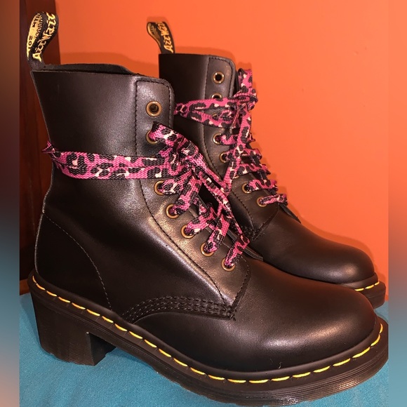 Dr Martens Black smooth leather heeled ankle boot Ladies size 7 - Picture 2 of 8